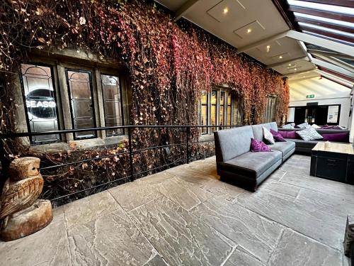 332631402 Stirk House Hotel
