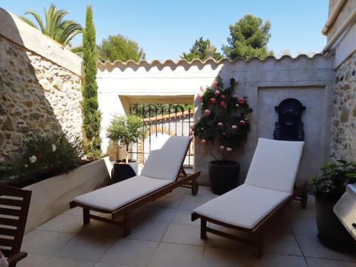 ทัศนียภาพภายนอกโรงแรม, La Glycine Blanche in โปมาส์