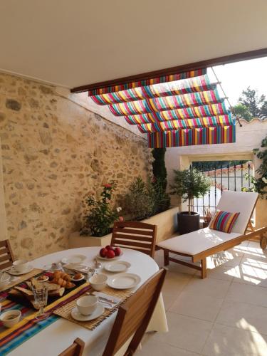 ทัศนียภาพภายนอกโรงแรม, La Glycine Blanche in โปมาส์