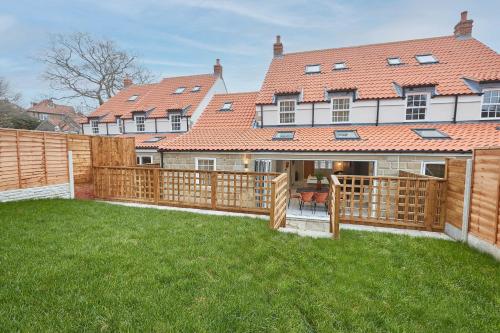 Kert, Host & Stay - Uggleby House in Briggswath