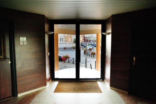 Фасада на хотела, Une bulle de quiétude proche de Paris et Créteil (Une bulle de quietude proche de Paris et Creteil) in Боньойл-сюр-Марн