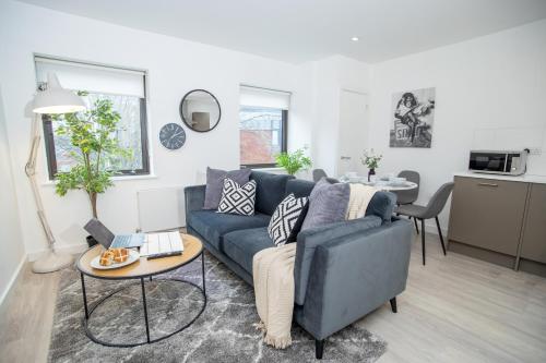 Book Today - Perfect For Families, Business & Relocation - Pembroke House Apartments Exeter- Free Pa