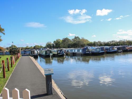 A szálláshely kívülről, The Tyre Barn in Whitchurch