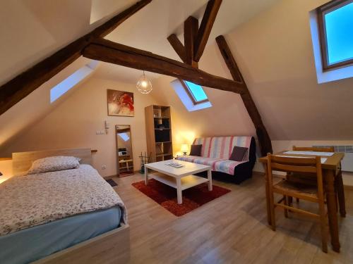 Le Studio - Appartement meublé tout confort Centre ville (Le Studio - Appartement meuble tout confort Centre ville) in Pont-Sainte-Maxence