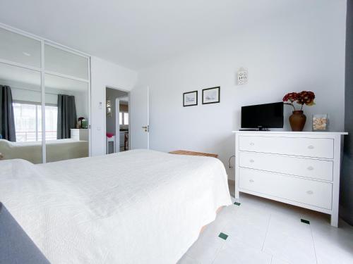 Charming apartment at Meia Praia #1866 4