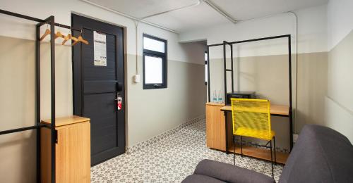 room detail thumbnail 1