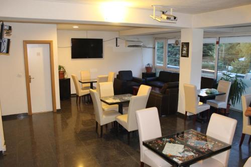 Étterem, Villa Sparadise in Leskajca