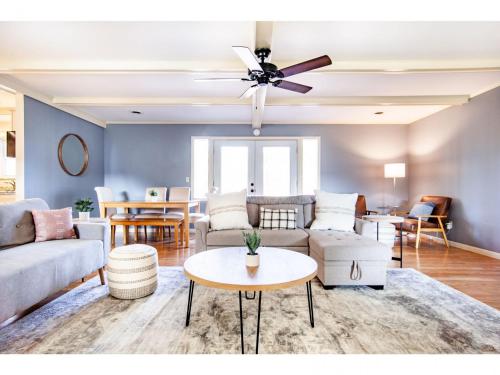 Crestview Retreat - Mountain View, Fire Pit, Grill in Sevierville, USA