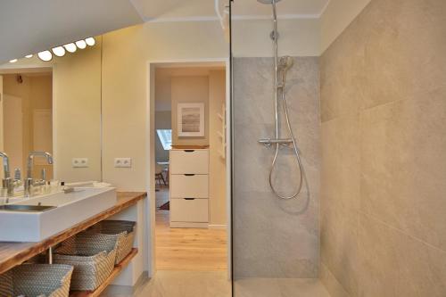 One-Bedroom Apartment image 2