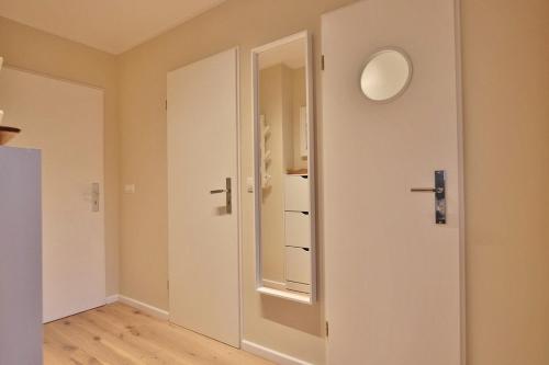One-Bedroom Apartment image 5