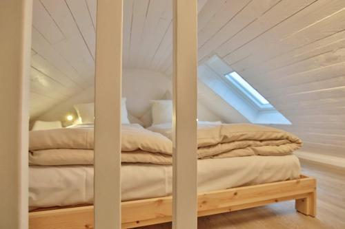 One-Bedroom Apartment image 8