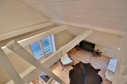 One-Bedroom Apartment image 7