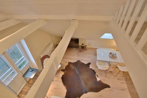 One-Bedroom Apartment image 6