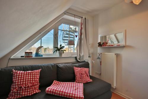 Apartment with Sea View image 9