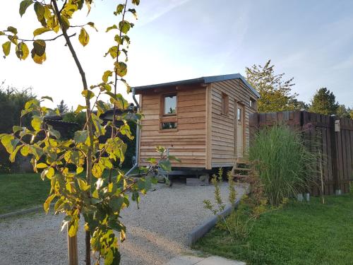 Zirbenholz Tiny House "Waldhauszeit" am See in Mücke, Deutschland