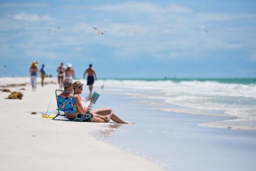 Banana Cabana by Beachside Management - image 2