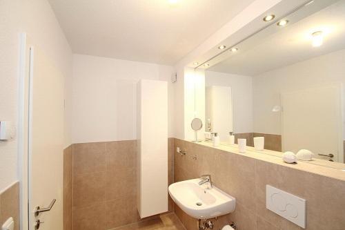 Apartment with Balcony image 5