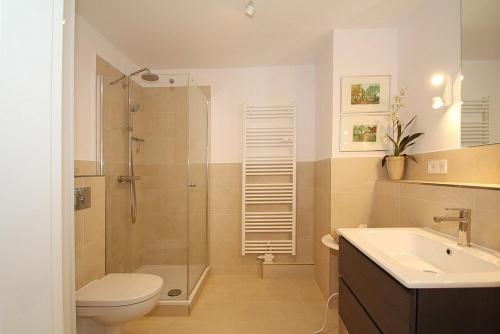 Apartment with Terrace image 8