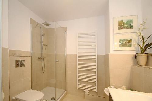 Apartment with Terrace image 5