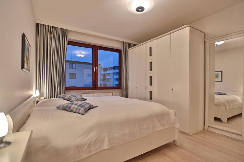 Apartment with Balcony image 5