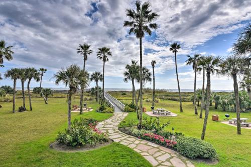 Galveston Resort Condo with Heated Pool and Beach View in Galveston, USA