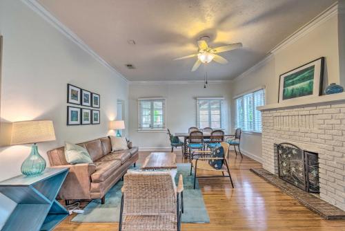 Chic Ocala Home with Yard about 1 Mi to Dtwn Square in Ocala, USA