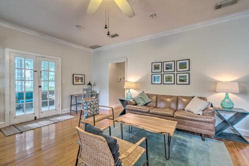 Chic Ocala Home with Yard about 1 Mi to Dtwn Square in Ocala, USA