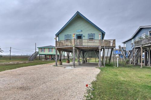 Freeport Cottage - 4 Blocks to Surfside Beach! in Freeport, USA