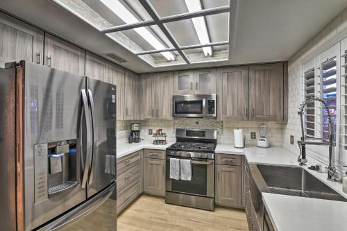Vegas House with Spa Mini Golf Home Theater Deck! - image 10