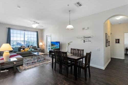 Three-Bedroom Apartment room in Windsor Palms 3 bed Condo in Gated Resort condo