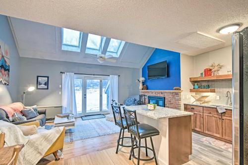 . Ski-In/Ski-Out Tenney Mountain Condo w/ Fireplace!