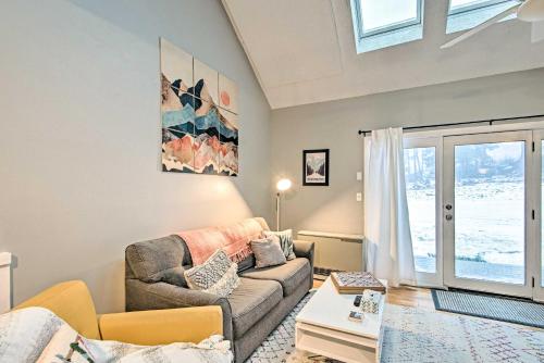Ski-InandSki-Out Tenney Mountain Condo with Fireplace! in Plymouth (New Hampshire)