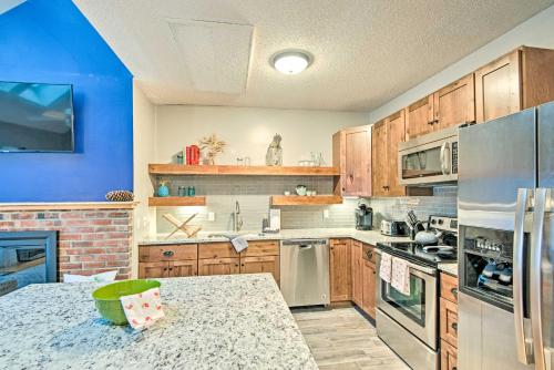 Ski-InandSki-Out Tenney Mountain Condo with Fireplace! in Plymouth (New Hampshire)