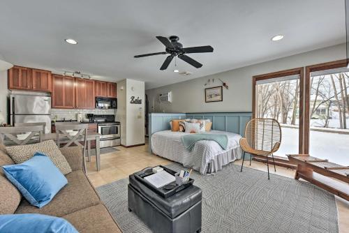 Cozy Couples Retreat with Deck Steps to Marina - image 5