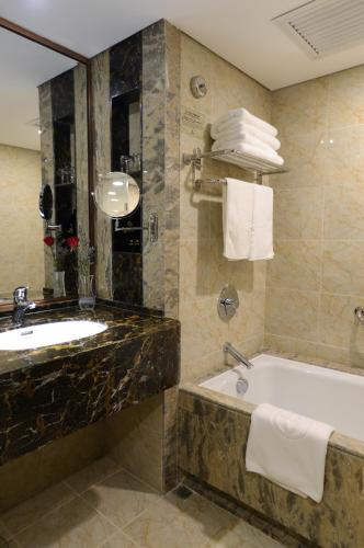 room detail thumbnail 2