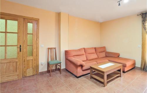 4 Bedroom Cozy Apartment In Navaluenga