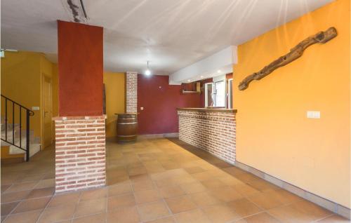 4 Bedroom Cozy Apartment In Navaluenga