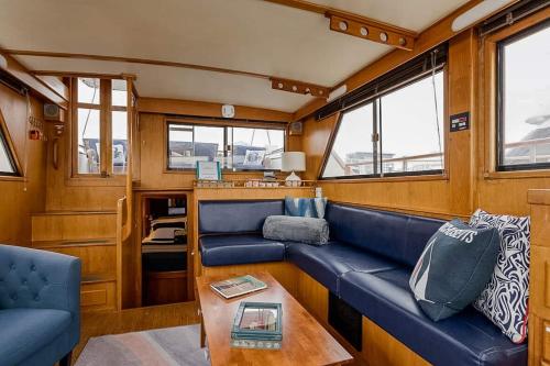 2BR Spacious & Comfy 43' Yacht - Heat & AC - On the Freedom Trail - Best Nights Sleep, Boston (Foto 7)