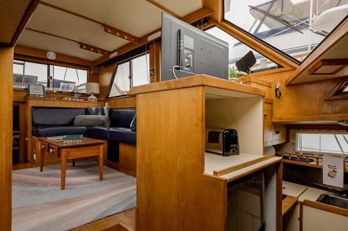 2BR Spacious & Comfy 43' Yacht - Heat & AC - On the Freedom Trail - Best Nights Sleep, Boston (Foto 9)