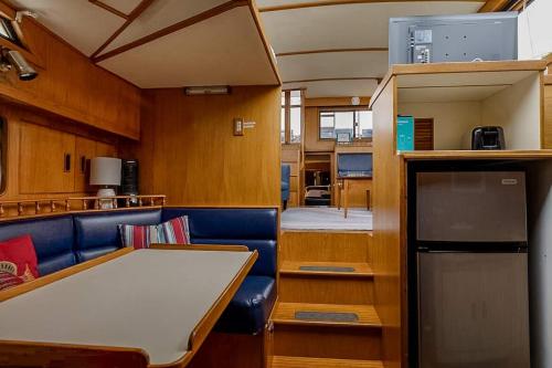 2BR Spacious & Comfy 43' Yacht - Heat & AC - On the Freedom Trail - Best Nights Sleep, Boston (Foto 8)