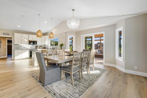 Stylish House with Ocean Views Hot Tub Game Room in Cleone (CA)