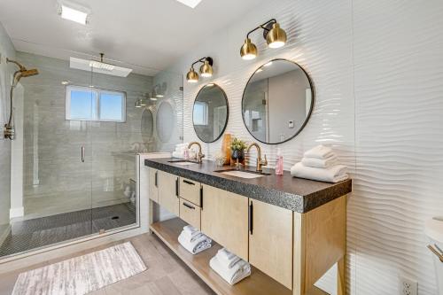 Stylish House with Ocean Views Hot Tub Game Room in Cleone (CA)