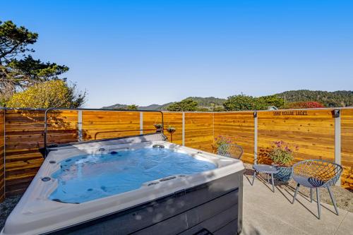 Stylish House with Ocean Views Hot Tub Game Room in Cleone (CA)