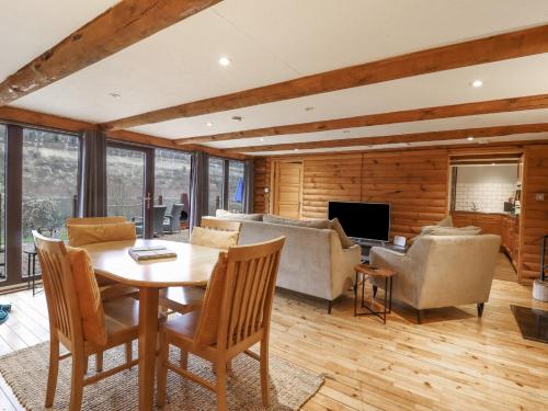 The Fishing Lodge - image 6