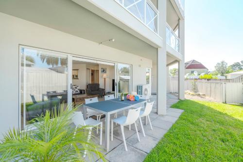 Apartment with Garden View