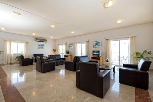 wspólne pomieszczenie/salon TV, Sunny Hill Hotel Apartments in Paphos