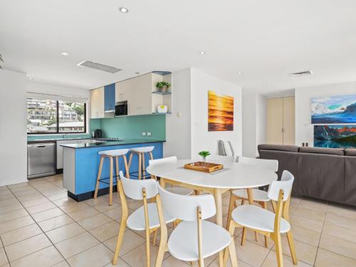 Spaciously Comfy Home With Balcony and BBQ
