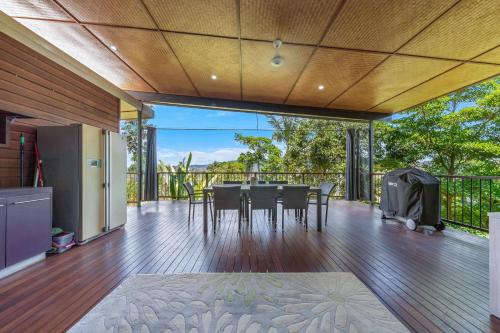 B&B Airlie Beach - Hilltop Views - Cannonvale - Bed and Breakfast Airlie Beach