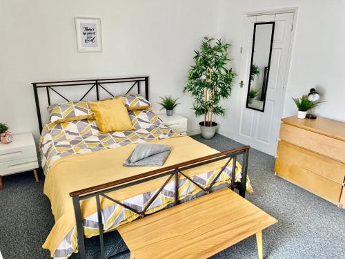 Contemporary 2 Bedroom Victorian Town House - Sleeps up to 6 in 金伯利