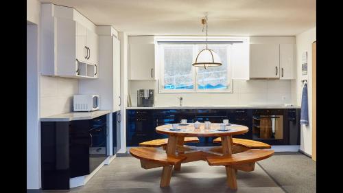 مطعم, Elfe-apartments cozy apartment with lake view for 6-7 guests in Emmetten